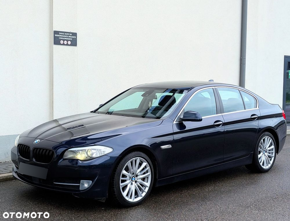 BMW Seria 5 550i - 11