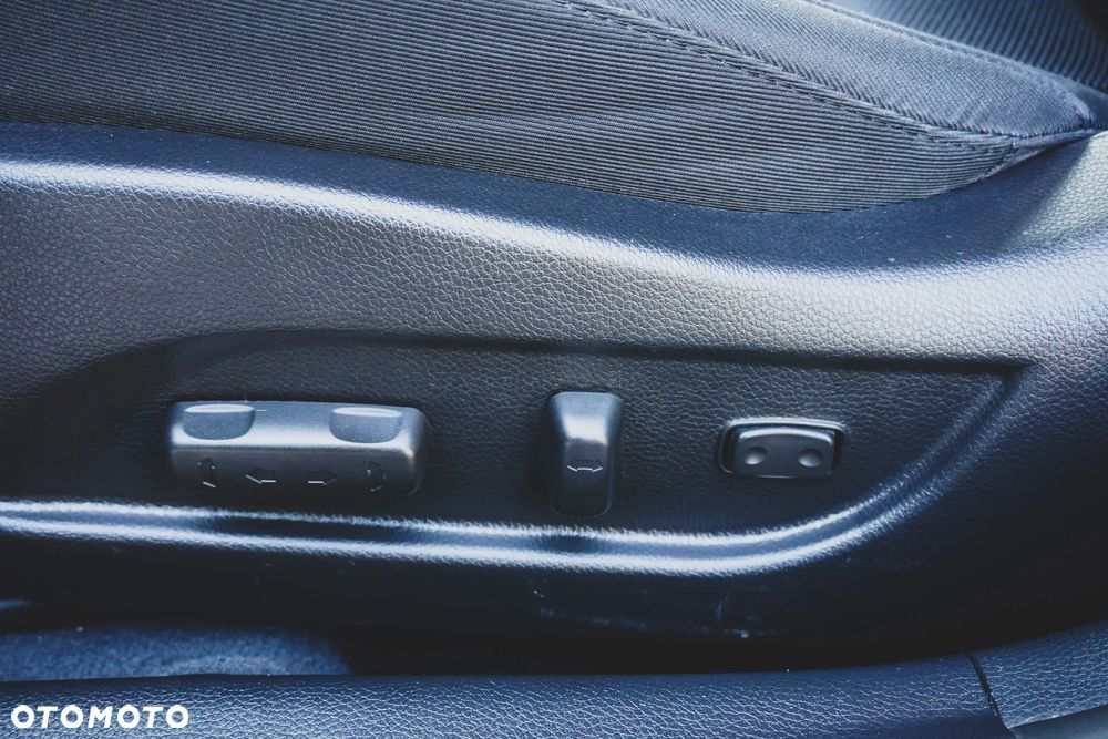 Hyundai i40 Kombi blue 1.6 Trend - 24