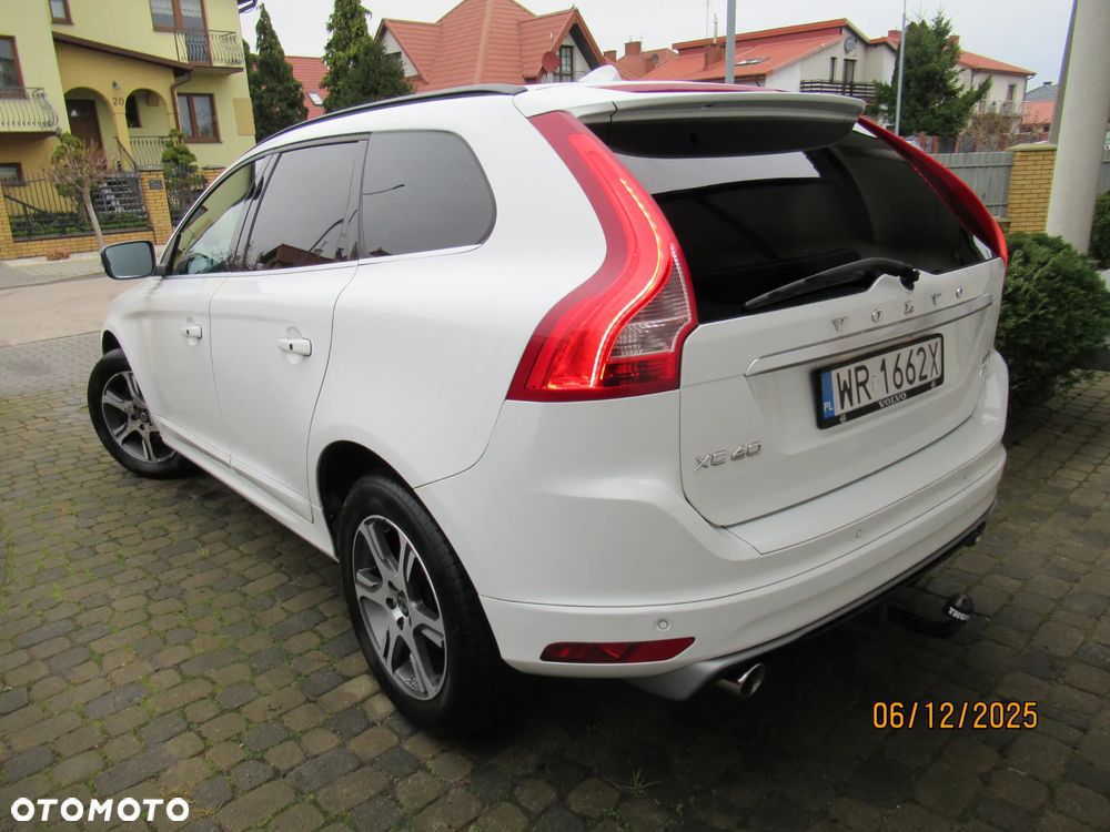 Volvo XC 60 D4 AWD R-Design Momentum - 3