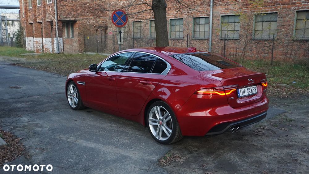 Jaguar XE 2.0 D180 S - 4