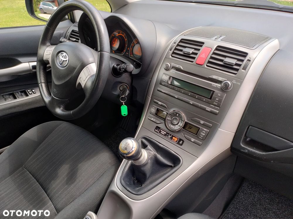 Toyota Auris 1.6 VVT-i Executive - 32