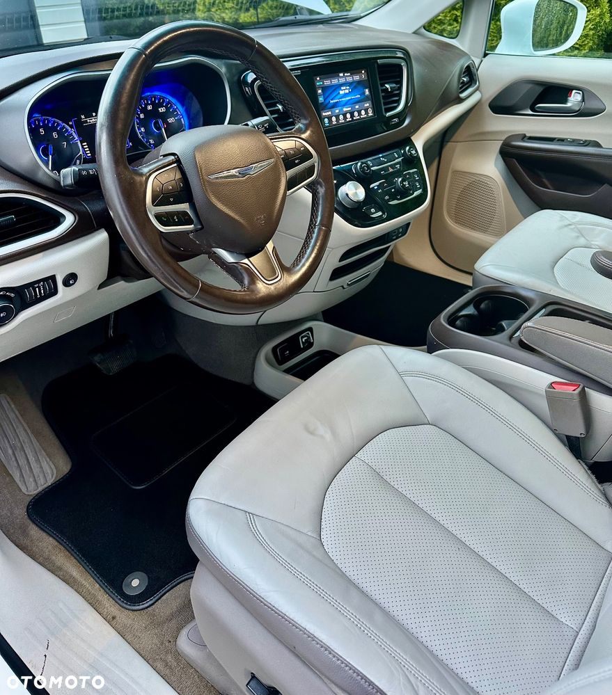 Chrysler Pacifica - 13