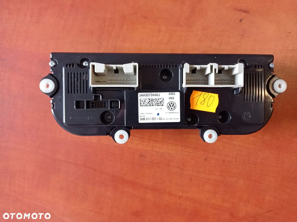 Panel klimatyzacji VW Volkswagen Passat B7 5HB011257-33 - 3