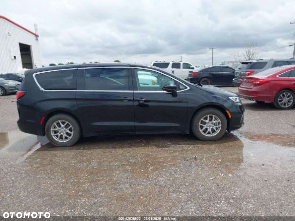 Chrysler Pacifica - 5