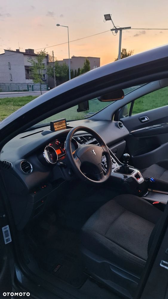 Peugeot 5008 1.6 THP Premium + - 10