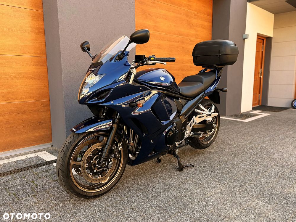 Suzuki GSX - 4