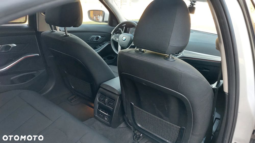 BMW Seria 3 330e - 13
