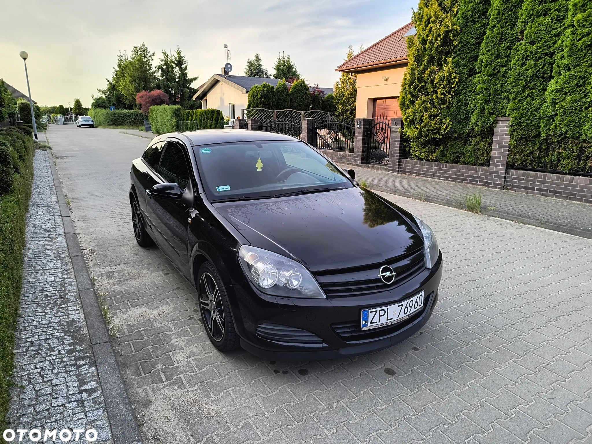 Opel Astra GTC 1.6 Sport - 11