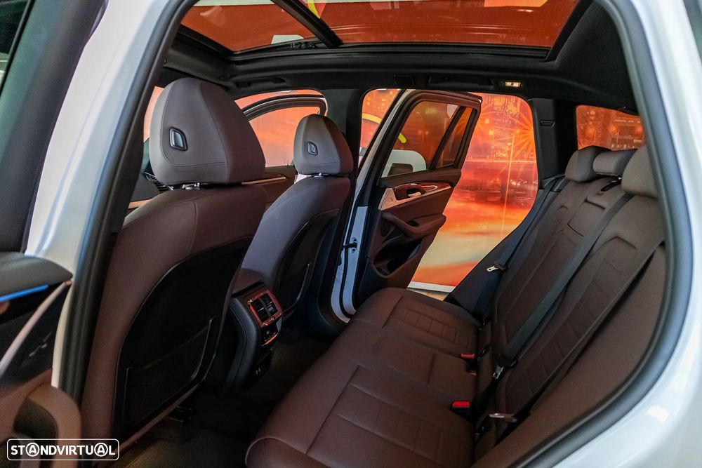 BMW iX3 Inspiring - 28