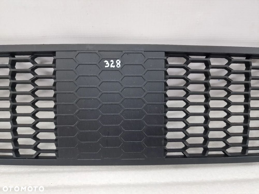 BMW 5 F10 / F11 M-PAKIET 10-16 KRATKA ŚRODKOWA ZDERZAKA PRZEDNIGO PRZÓD , NR 5111-7903901 / 7903901 , NR AUKCJI KR328 - 4