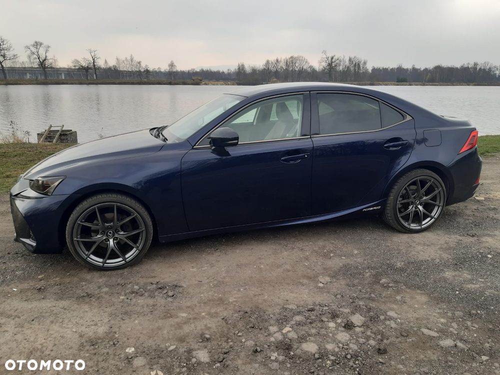 Lexus IS 300h Comfort - 9