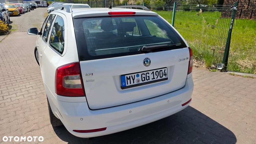 Skoda Octavia 1.6 Combi Ambiente - 23