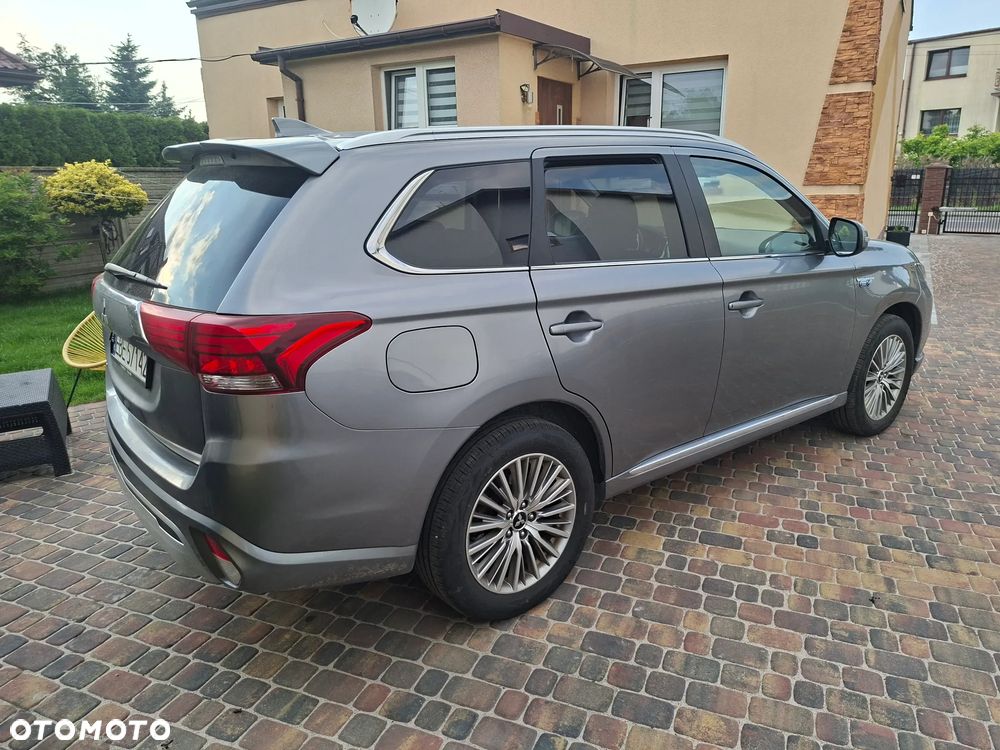 Mitsubishi Outlander 2.4 4WD - 4
