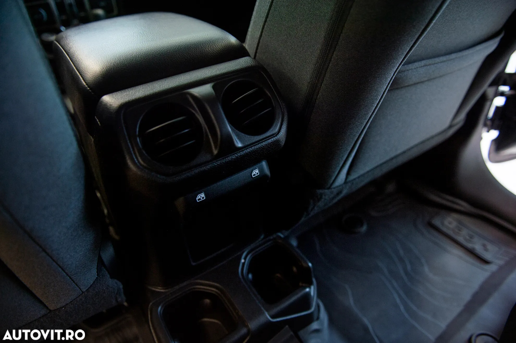 Jeep Wrangler - 32
