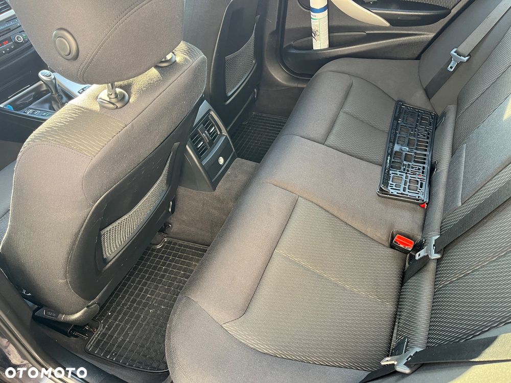 BMW Seria 3 318d Sport Line - 13