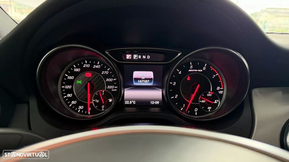 Mercedes-Benz CLA 45 AMG 4Matic 7G-DCT - 32