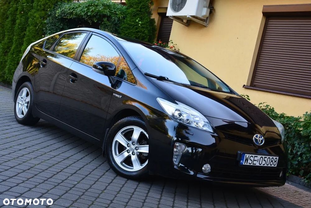 Toyota Prius (Hybrid) Executive - 25
