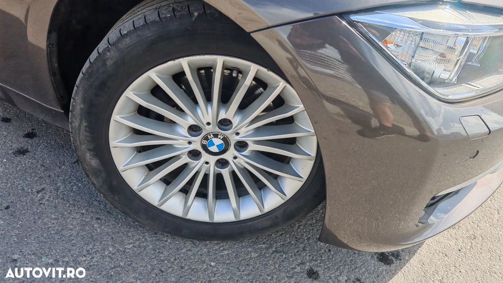 BMW Seria 3 318d Aut. Luxury Line - 7