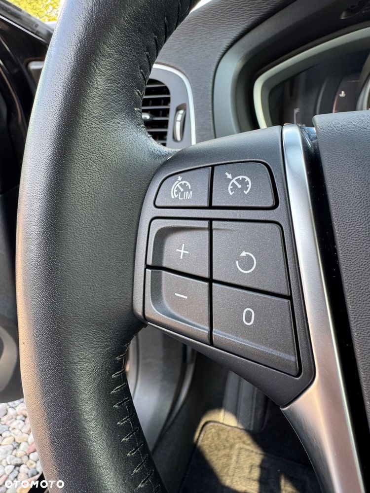 Volvo V40 D3 Drive-E Momentum - 28