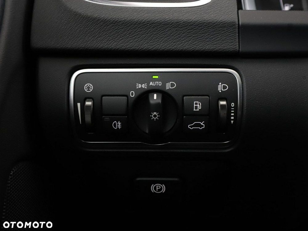 Volvo V60 D2 Summum - 31