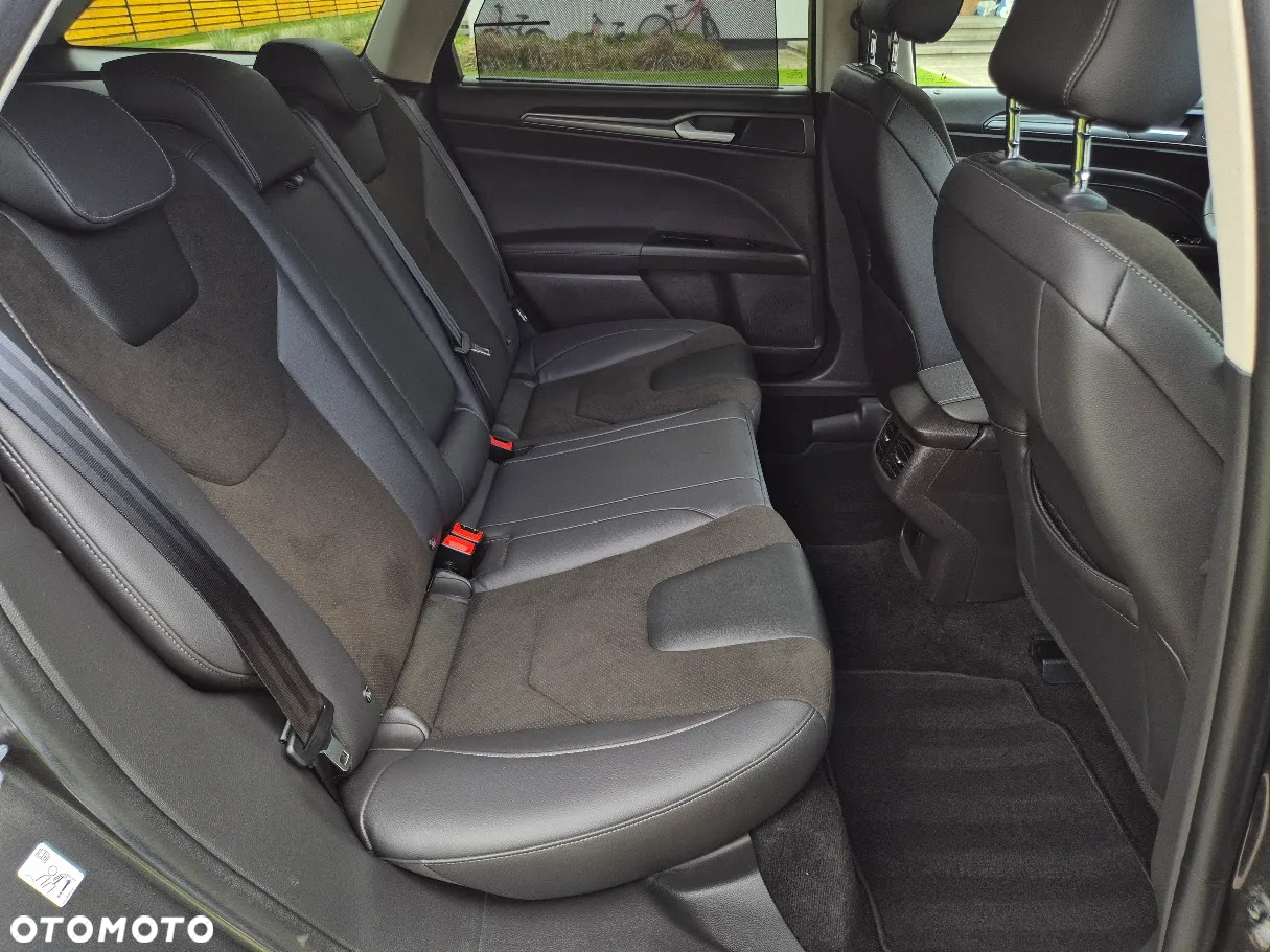Ford Mondeo 2.0 Hybrid Titanium - 23