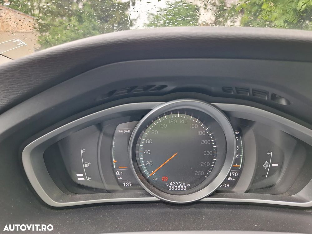 Volvo V40 D2 Momentum - 4