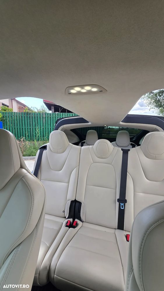 Tesla Model X - 33