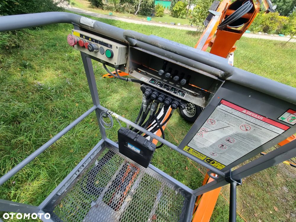Nifty 170 HAC Zwyżka koszowa 17 metrów Podnośnik. jak Nowa z salonu 2015rok. PRĄD 230v. 4 sekcje sterowania na dole Nowy model! Z komuny Norweskiej. Używana była 1 raz do roku. Serwisowana w DEKRA do końca OKAZJA. Zwyżka Obrotowa. Poziomowanie kosza. Pełna Hydraulika. Ani deka luzów i wycieków. Zadbany sprzęt. Posiadam 2 identyczne sztuki. Druga z 2020 roku! - 18