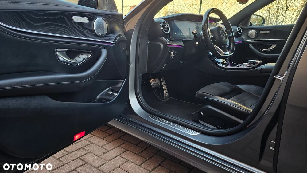Mercedes-Benz Klasa E 220 d 4Matic 9G-TRONIC AMG Line - 23