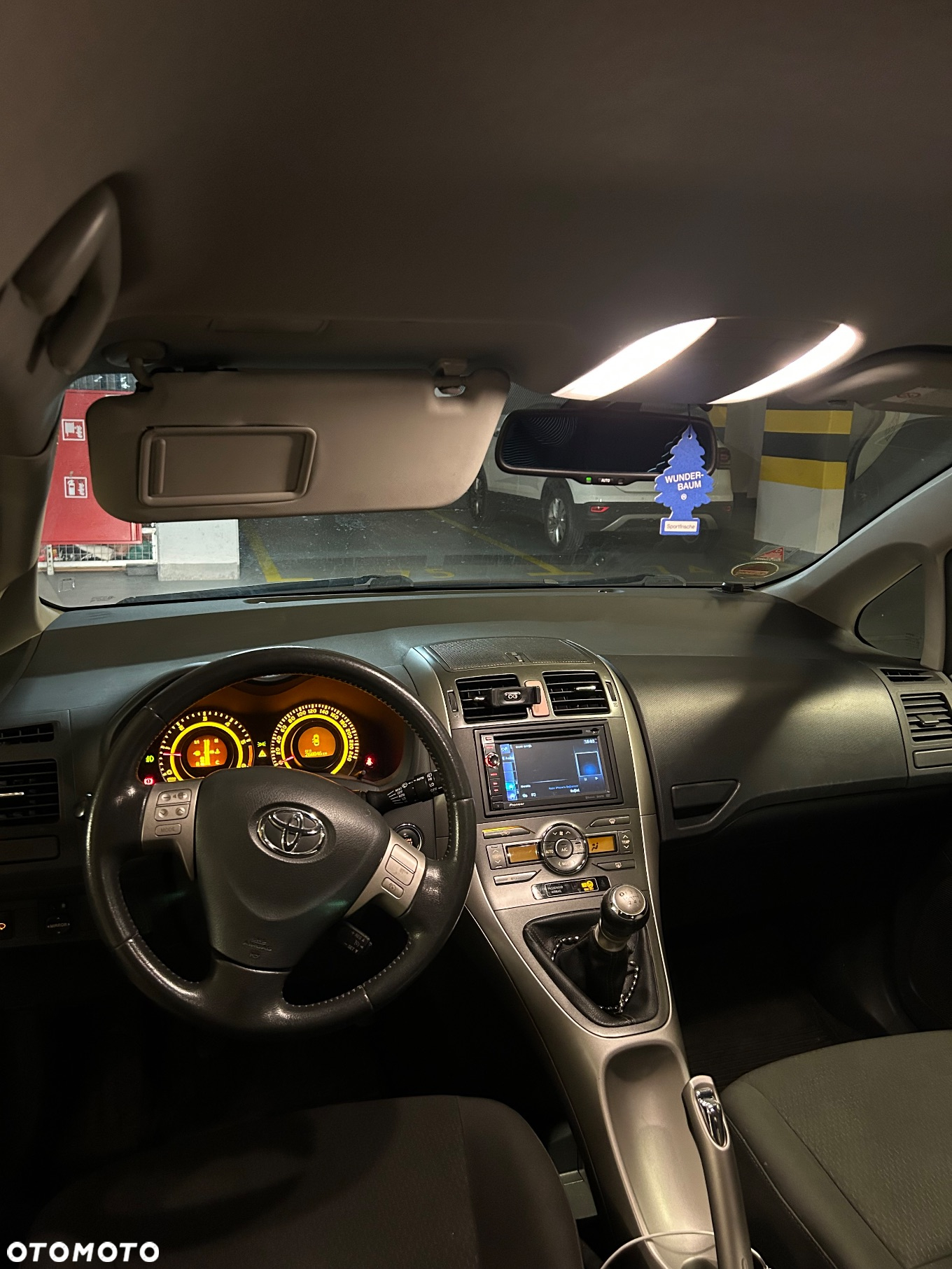 Toyota Auris 2.2 D-4D X + NAVI - 24