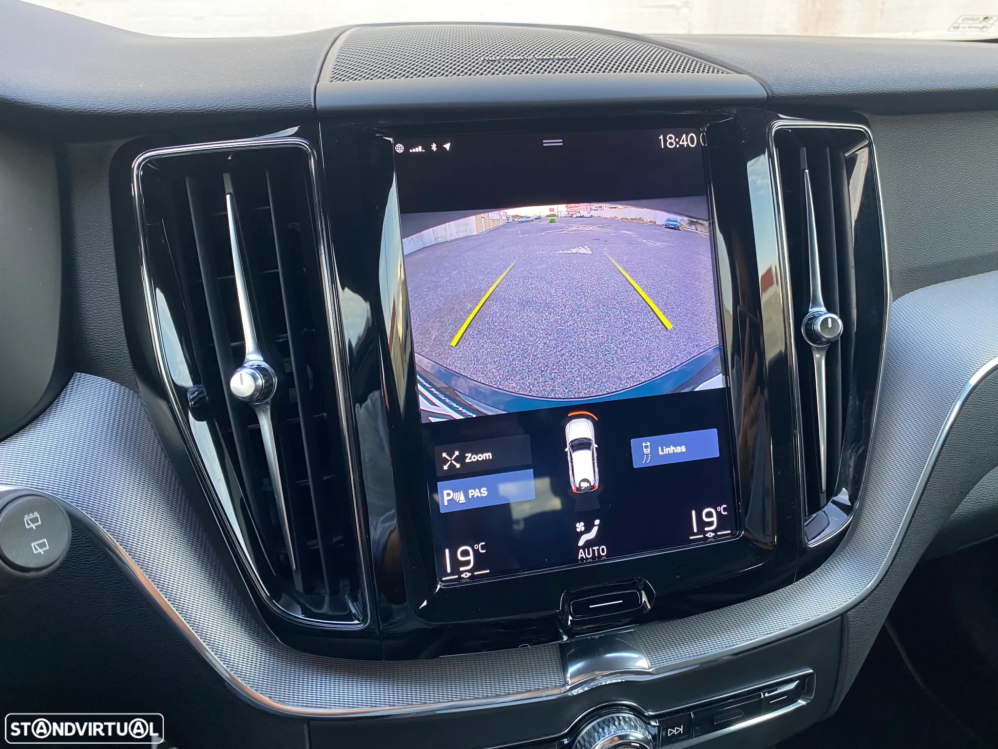 Volvo XC 60 2.0 D4 R-Design Geartronic - 21