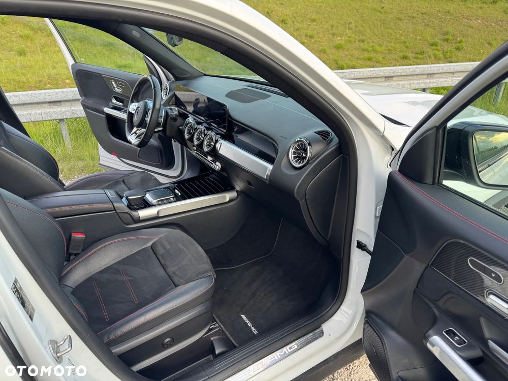 Mercedes-Benz GLB - 11