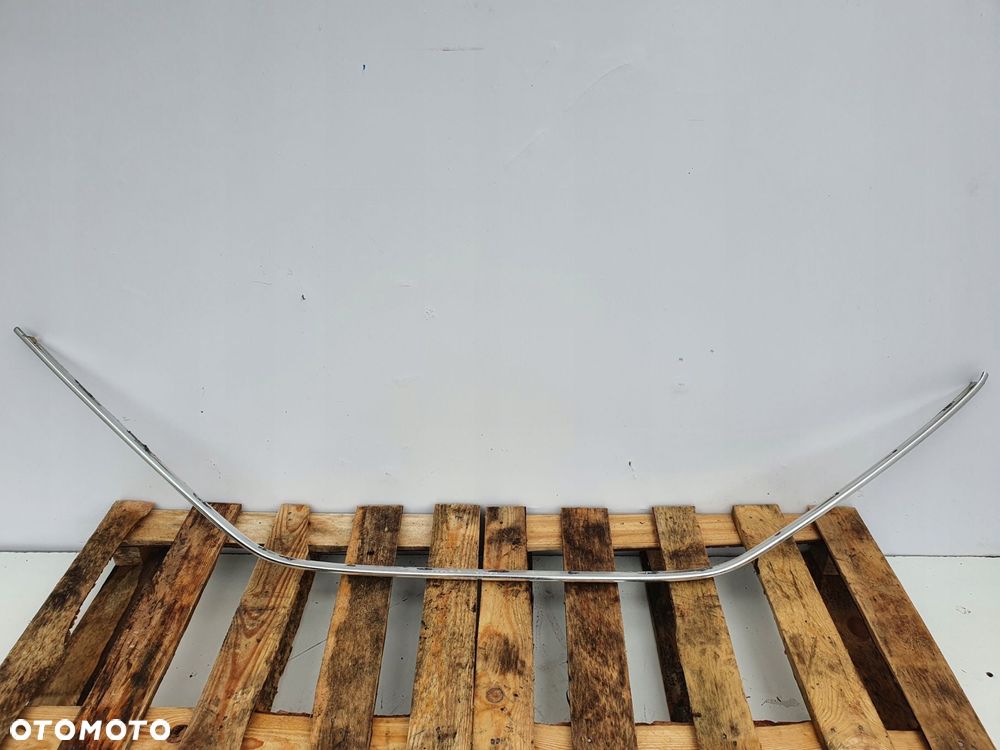 Mercedes W126 C126 SEC LISTWA SZYBY PRAWA PRZEDNIA - 1