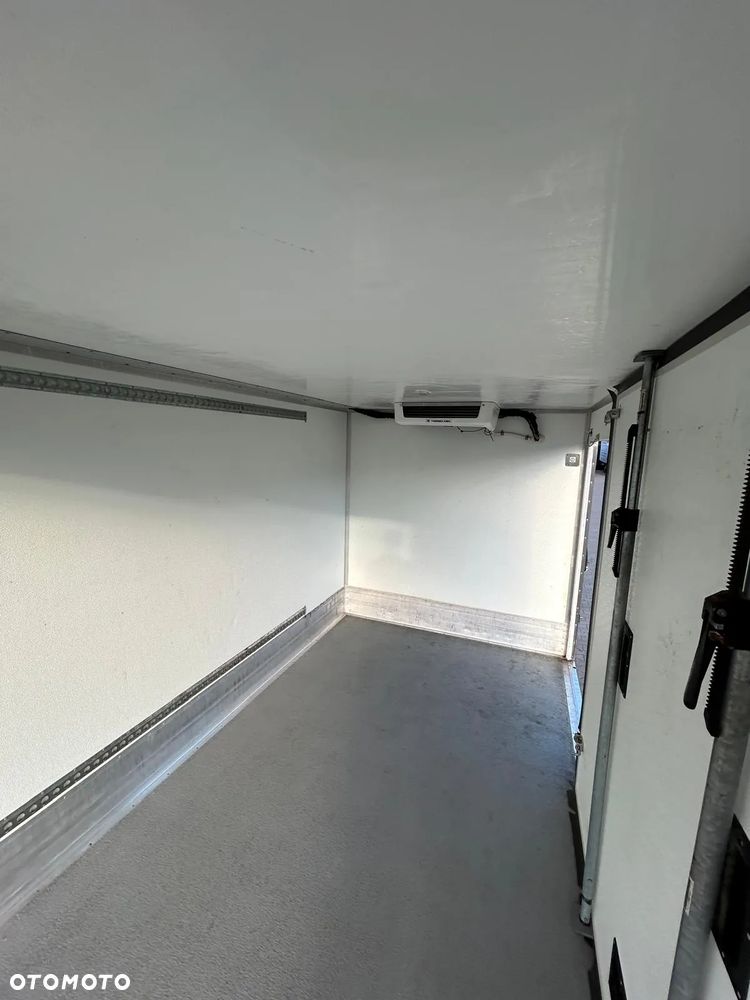 Mercedes-Benz Sprinter - 12