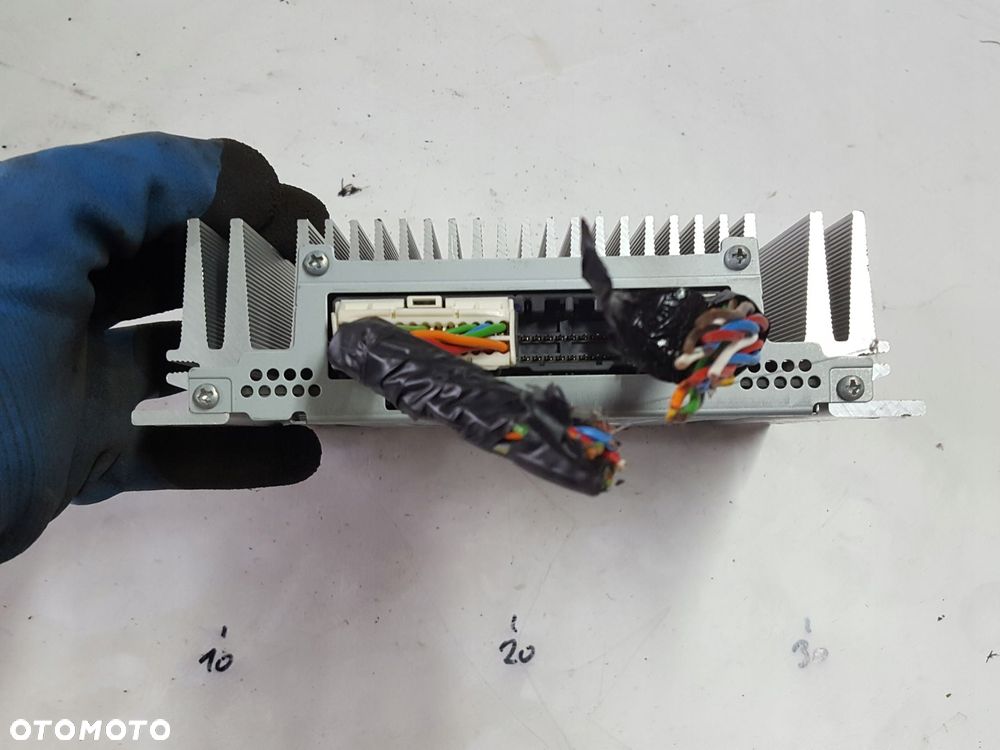 HYUNDAI ix35 10-15r WZMACNIACZ AUDIO 963702S301 - 2