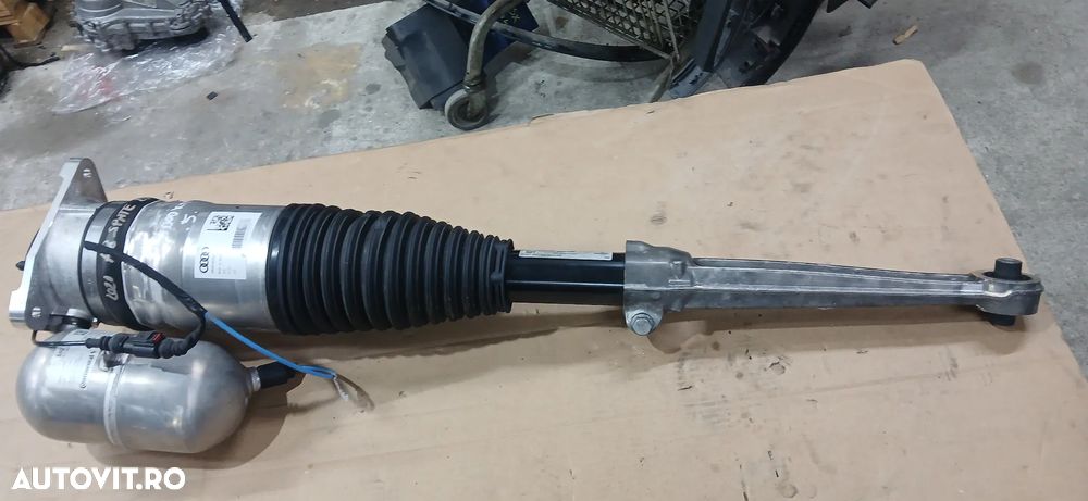 Perna aer dreapta spate Audi A8 4N 30.000 km 2021 - 2