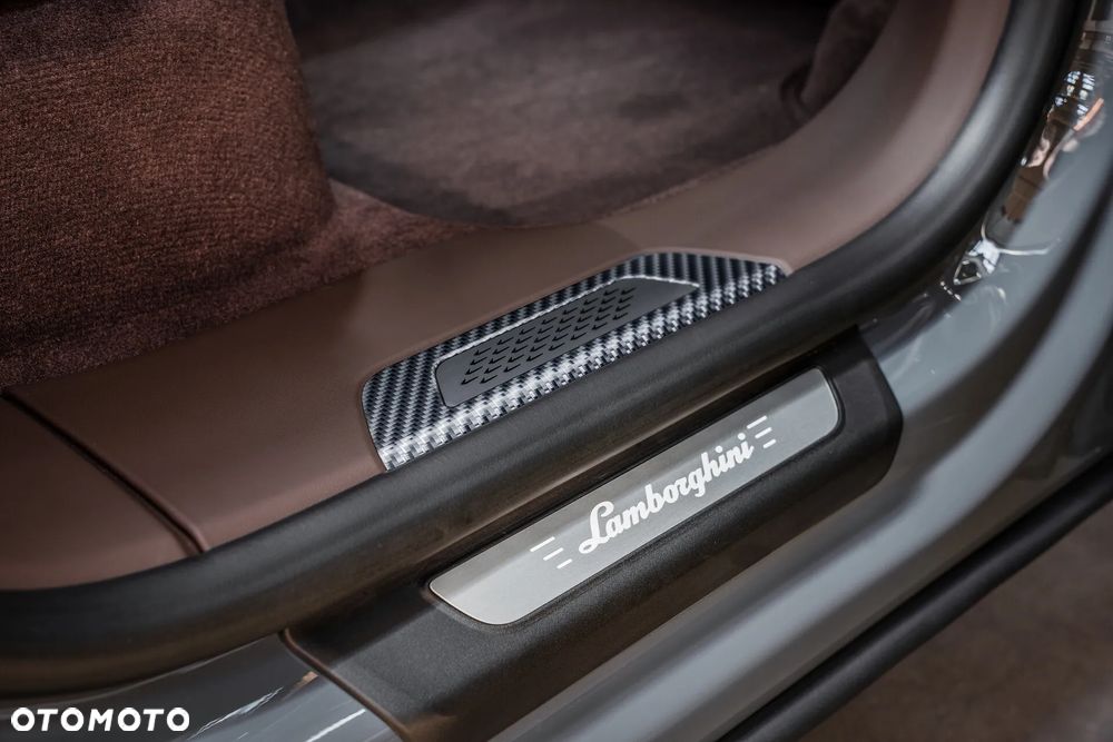 Lamborghini Urus - 20