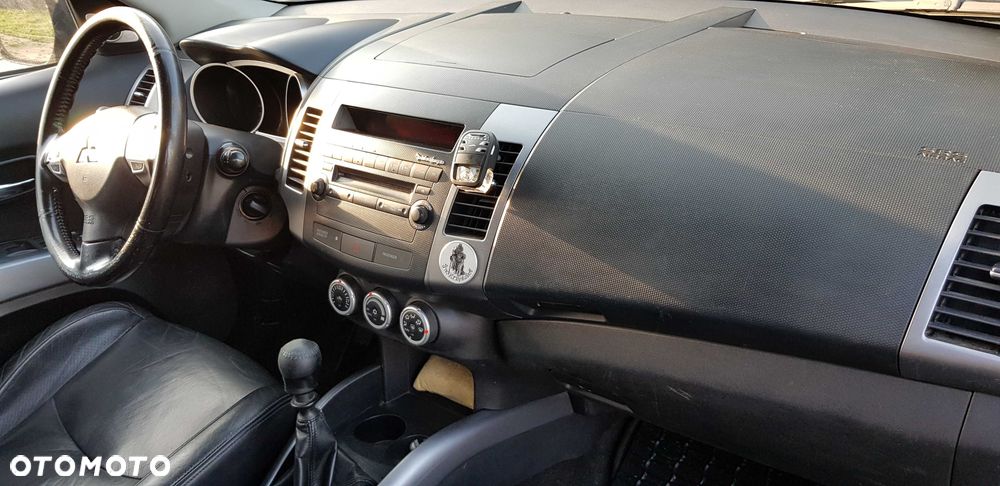 Mitsubishi Outlander - 6