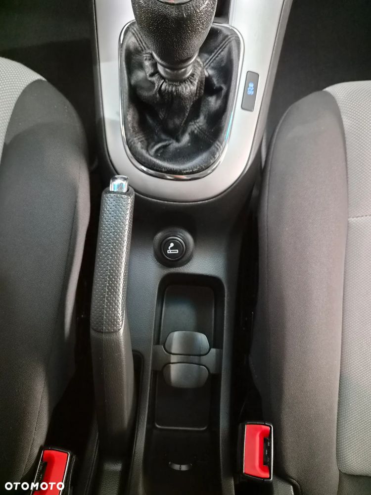 Chevrolet Cruze 1.6 LS+ - 37