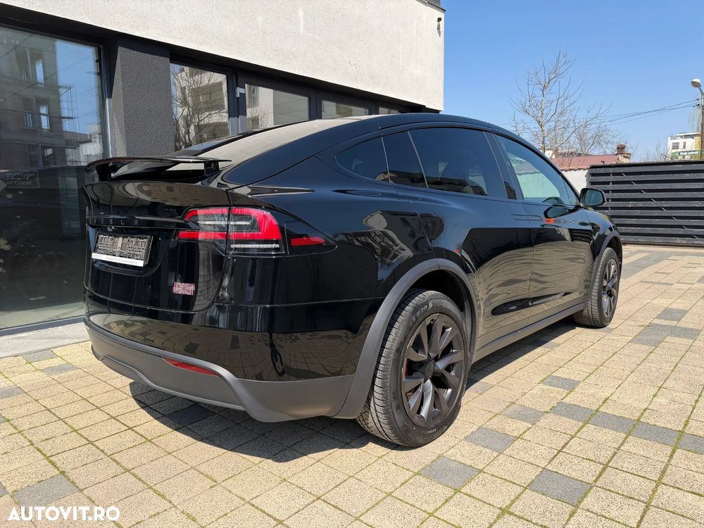 Tesla Model X - 7
