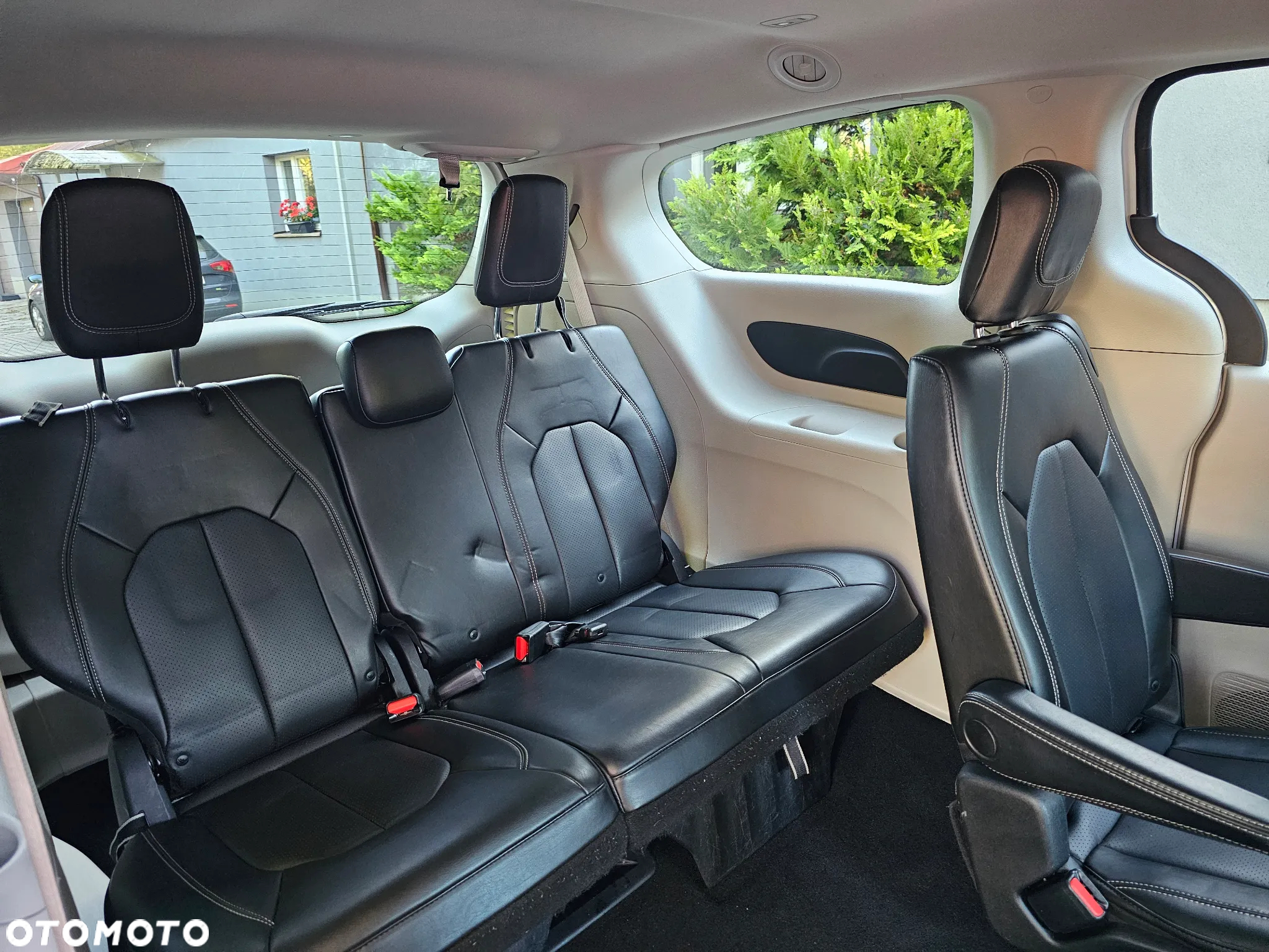 Chrysler Pacifica - 17