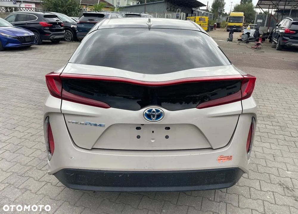 Toyota Prius ver-1-8-hybrid-executive - 8
