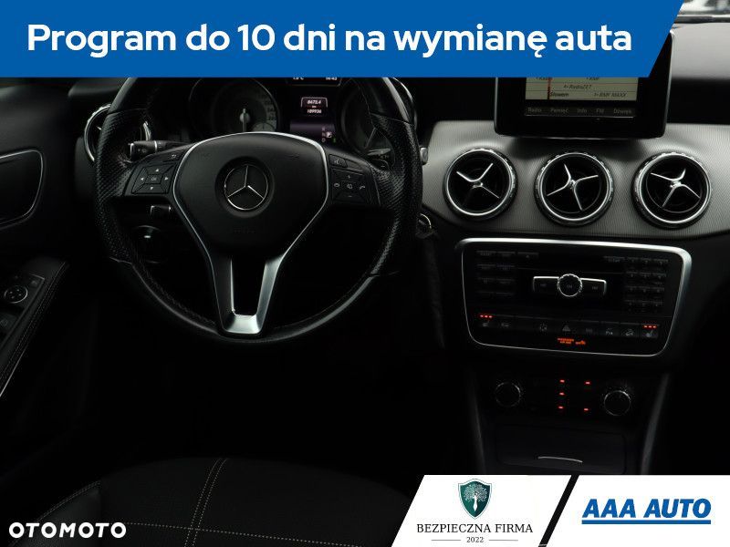 Mercedes-Benz GLA - 9