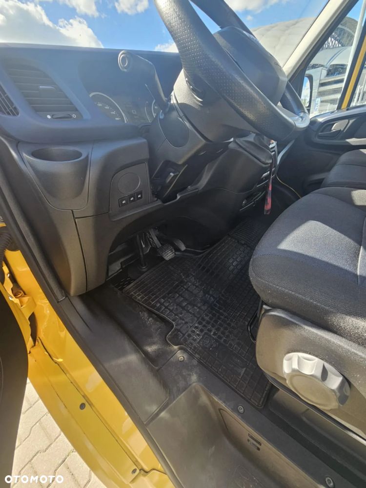 Iveco 34S18 - 18