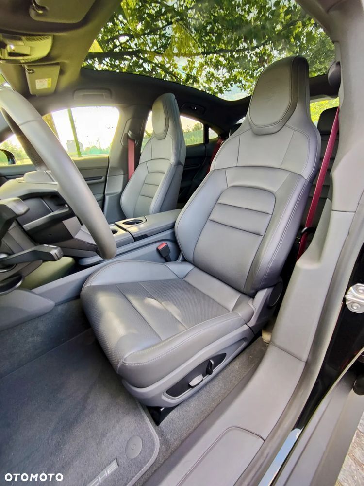 Porsche Taycan Performance Plus - 13