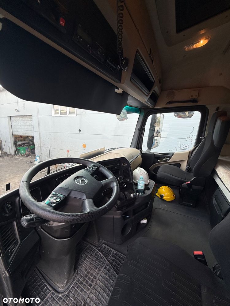 Mercedes-Benz Actros MP4 - 8