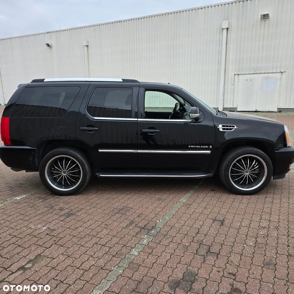 Cadillac Escalade - 4