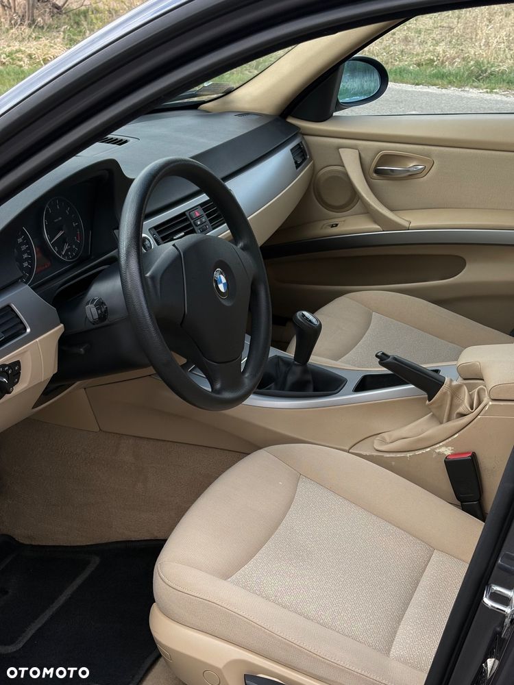 BMW Seria 3 320i - 7