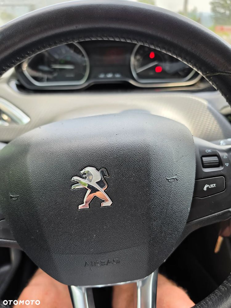 Peugeot 208 82 PureTech Style - 12