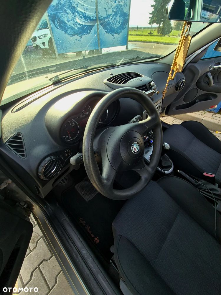 Alfa Romeo 147 1.6 Twin Spark Black Line - 7